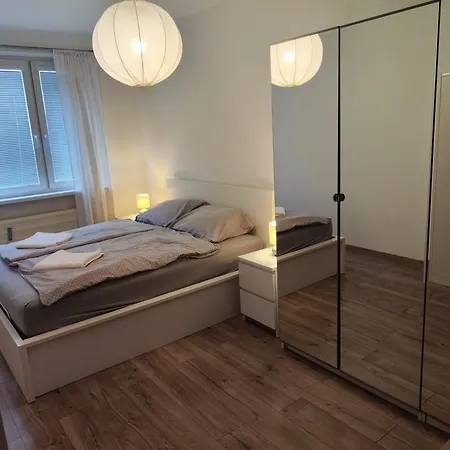 Blizko Hlavnej Stanice A Centra Mesta Apartman *